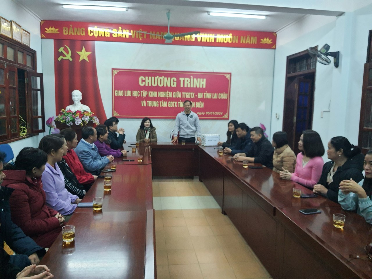 Đc Phạm Văn Cường Giáo đốc TTGDTX tỉnh Điện Biên phát biểu